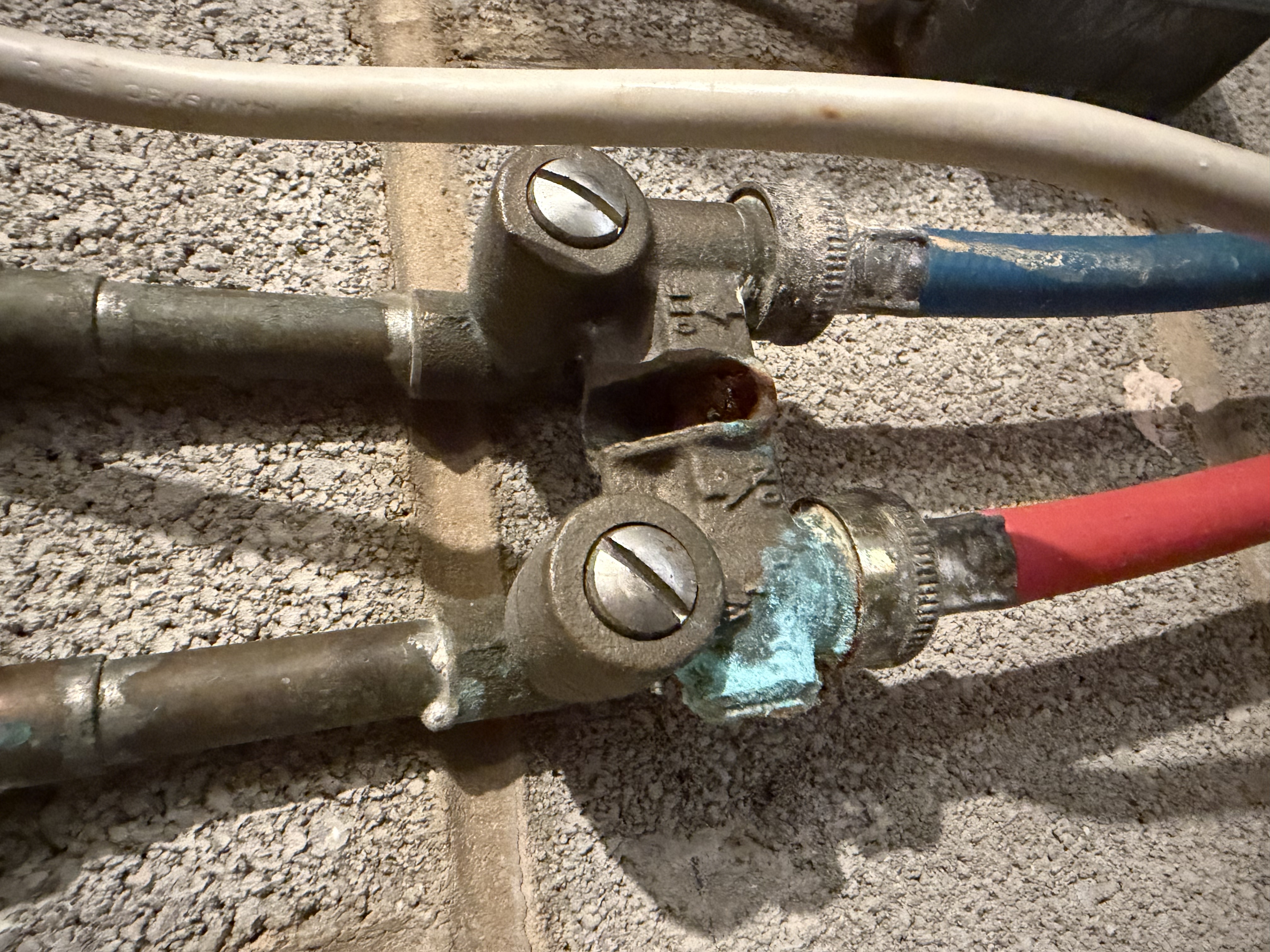 Corroded non-functional single-lever washer valves before replacement